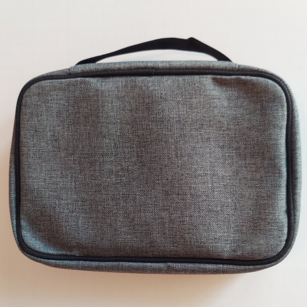 NWOT flash drive and portable electronic accessories organizer case by Lacdo - Picture 4 of 14